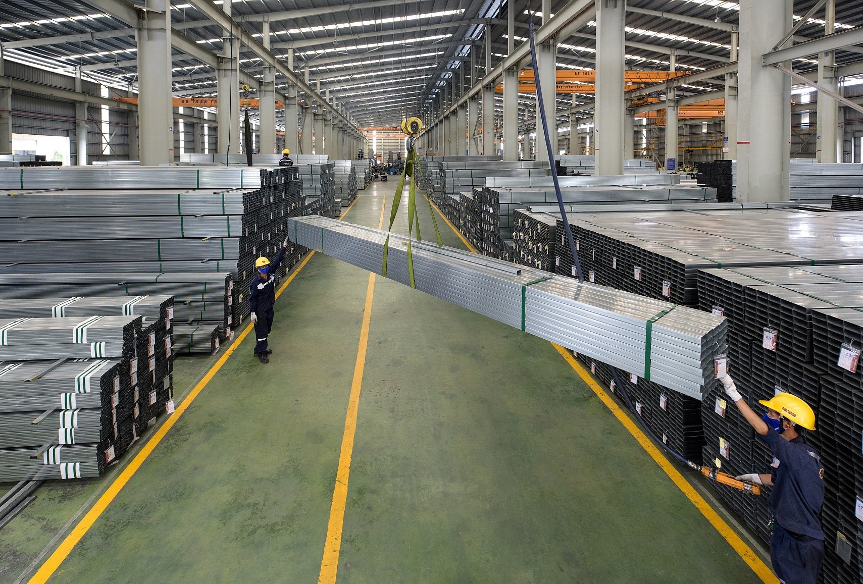 Theo báo cáo của Hiệp hội Thép Việt Nam, Tập đoàn Hoa Sen tiếp tục là công ty có thị phần đứng đầu Việt Nam về mảng tôn mạ (29%) và đứng thứ hai về mảng ống thép (15%). Ảnh: HS. Theo báo cáo của Hiệp hội Thép Việt Nam, Tập đoàn Hoa Sen tiếp tục là công ty có thị phần đứng đầu Việt Nam về mảng tôn mạ (29%) và đứng thứ hai về mảng ống thép (15%). Ảnh: HS.