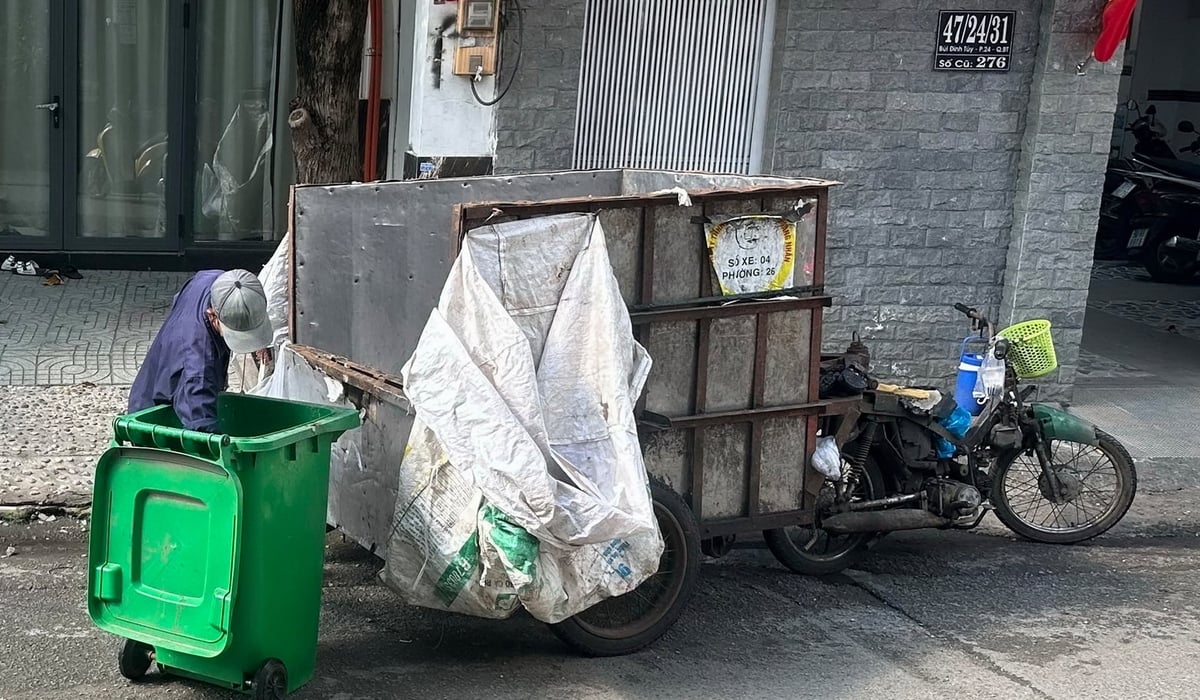 Hoạt động thu gom rác dân lập đến từng khu phố. Ảnh: Tường Tú. Hoạt động thu gom rác dân lập đến từng khu phố. Ảnh: Tường Tú.