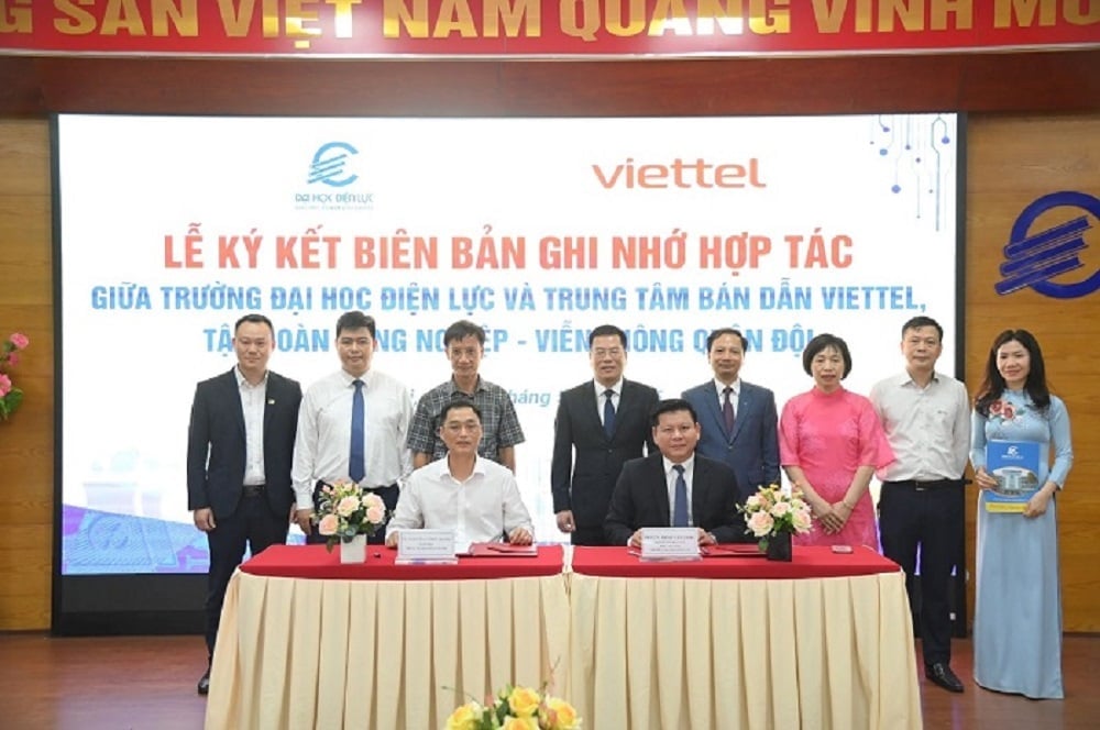 Trường Đại học Điện lực ký kết hợp tác với Trung tâm Bán dẫn Viettel. Ảnh: Đại học Điện lực. Trường Đại học Điện lực ký kết hợp tác với Trung tâm Bán dẫn Viettel. Ảnh: Đại học Điện lực.