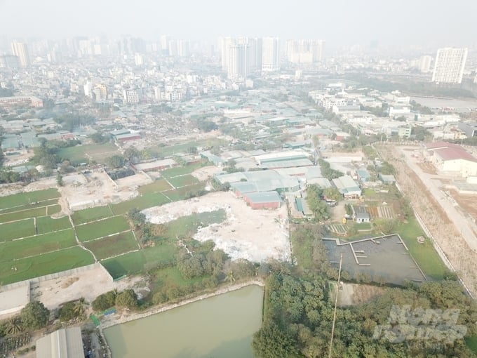 Xây dựng xưởng trái phép trên đất nông nghiệp ở Tân Triều, Hà Nội. Ảnh: Đức Minh. Xây dựng xưởng trái phép trên đất nông nghiệp ở Tân Triều, Hà Nội. Ảnh: Đức Minh.
