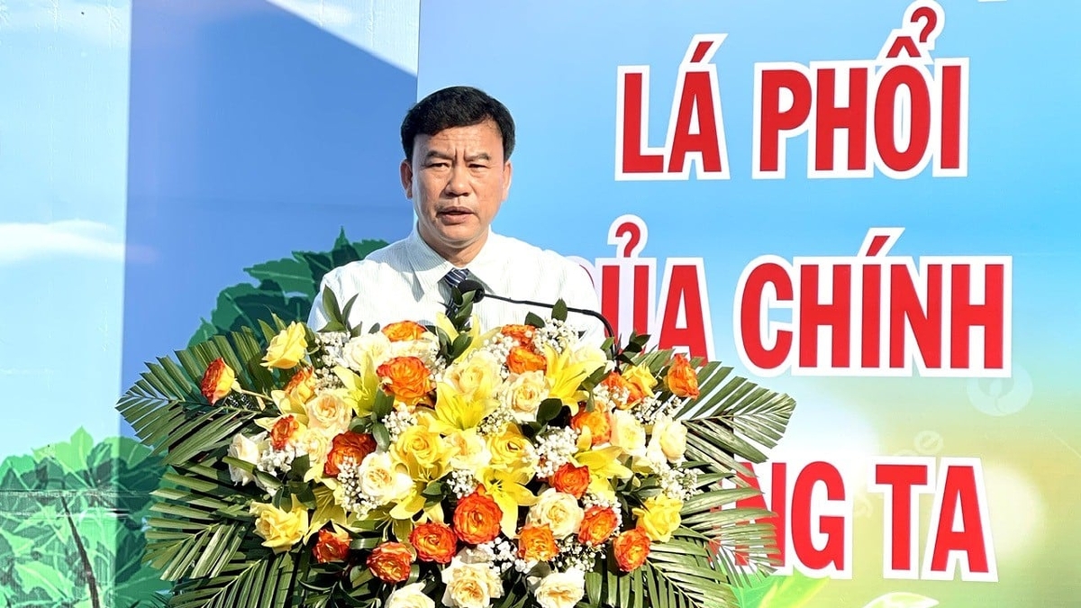 Ông Tô Văn Đạt, Phó Bí thư Huyện ủy, Chủ tịch UBND huyện phát động'Tết trồng cây đời đời nhớ ơn Bác Hồ'. Ảnh: Trần Phi. Ông Tô Văn Đạt, Phó Bí thư Huyện ủy, Chủ tịch UBND huyện phát động'Tết trồng cây đời đời nhớ ơn Bác Hồ'. Ảnh: Trần Phi.