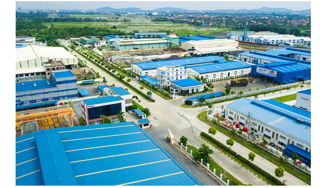 Khu công nghiệp sinh thái ứng dụng mô hình cộng sinh công nghiệp – nơi chất thải của doanh nghiệp này trở thành nguyên liệu đầu vào của doanh nghiệp khác. Ảnh: namcaukien.com.vn. Khu công nghiệp sinh thái ứng dụng mô hình cộng sinh công nghiệp – nơi chất thải của doanh nghiệp này trở thành nguyên liệu đầu vào của doanh nghiệp khác. Ảnh: namcaukien.com.vn.