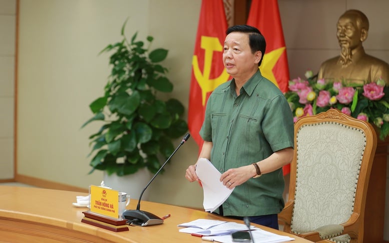 Phó Thủ tướng Trần Hồng Hà nhấn mạnh cần giải pháp quyết liệt, thực chất để xử lý bất cập kéo dài của thị trường bất động sản, nhất là cung - cầu, pháp lý. Ảnh: VGP/Minh Khôi.
