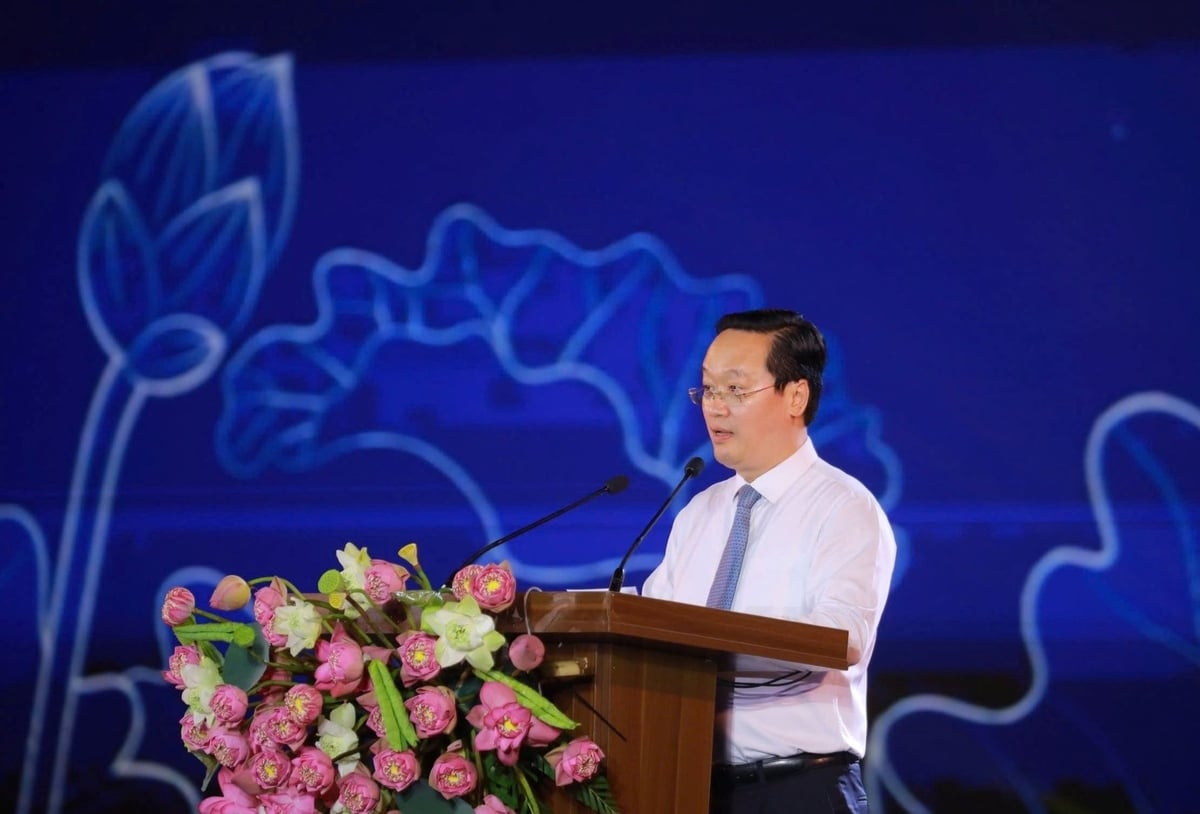 Bí thư Tỉnh ủy Nghệ An Nguyễn Đức Trung phát biểu khai mạc Lễ hội Làng Sen. Ảnh: Ngọc Linh. Bí thư Tỉnh ủy Nghệ An Nguyễn Đức Trung phát biểu khai mạc Lễ hội Làng Sen. Ảnh: Ngọc Linh.