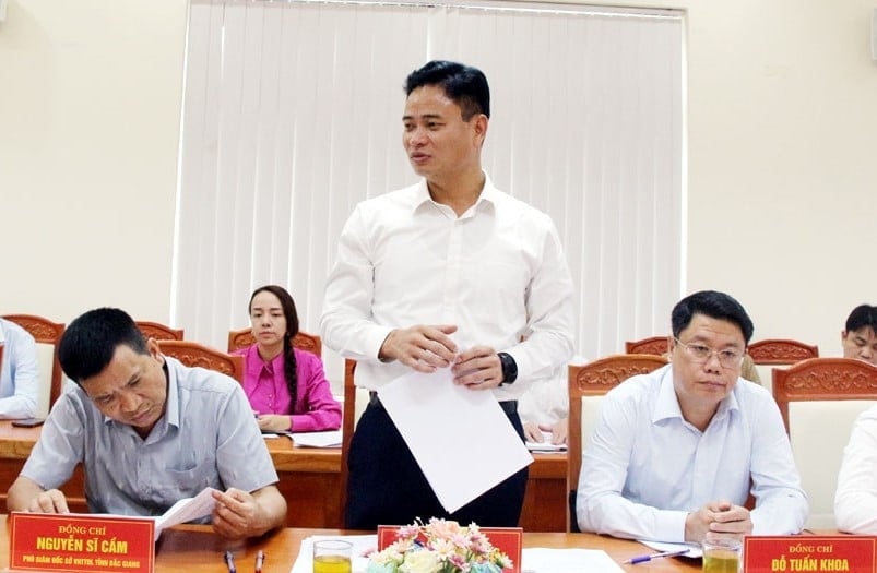 Giám đốc Sở Văn hóa, Thể thao và Du lịch Bắc Giang đề nghị các đơn vị liên quan khẩn trương hoàn thiện đề án hợp nhất. Ảnh: BBG. Giám đốc Sở Văn hóa, Thể thao và Du lịch Bắc Giang đề nghị các đơn vị liên quan khẩn trương hoàn thiện đề án hợp nhất. Ảnh: BBG.