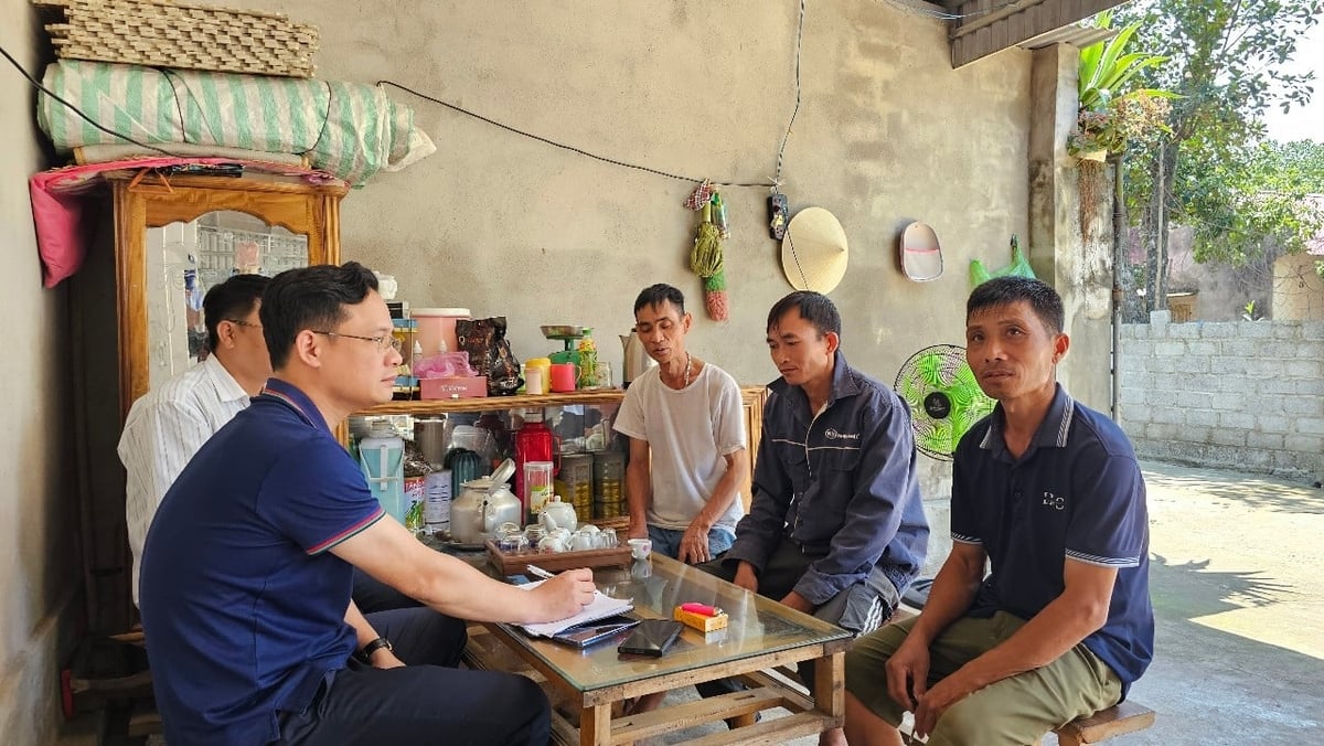 Nông dân xã Thuận Minh trao đổi với phóng viên về việc thất thu vụ lúa xuân năm 2025. Nông dân xã Thuận Minh trao đổi với phóng viên về việc thất thu vụ lúa xuân năm 2025.