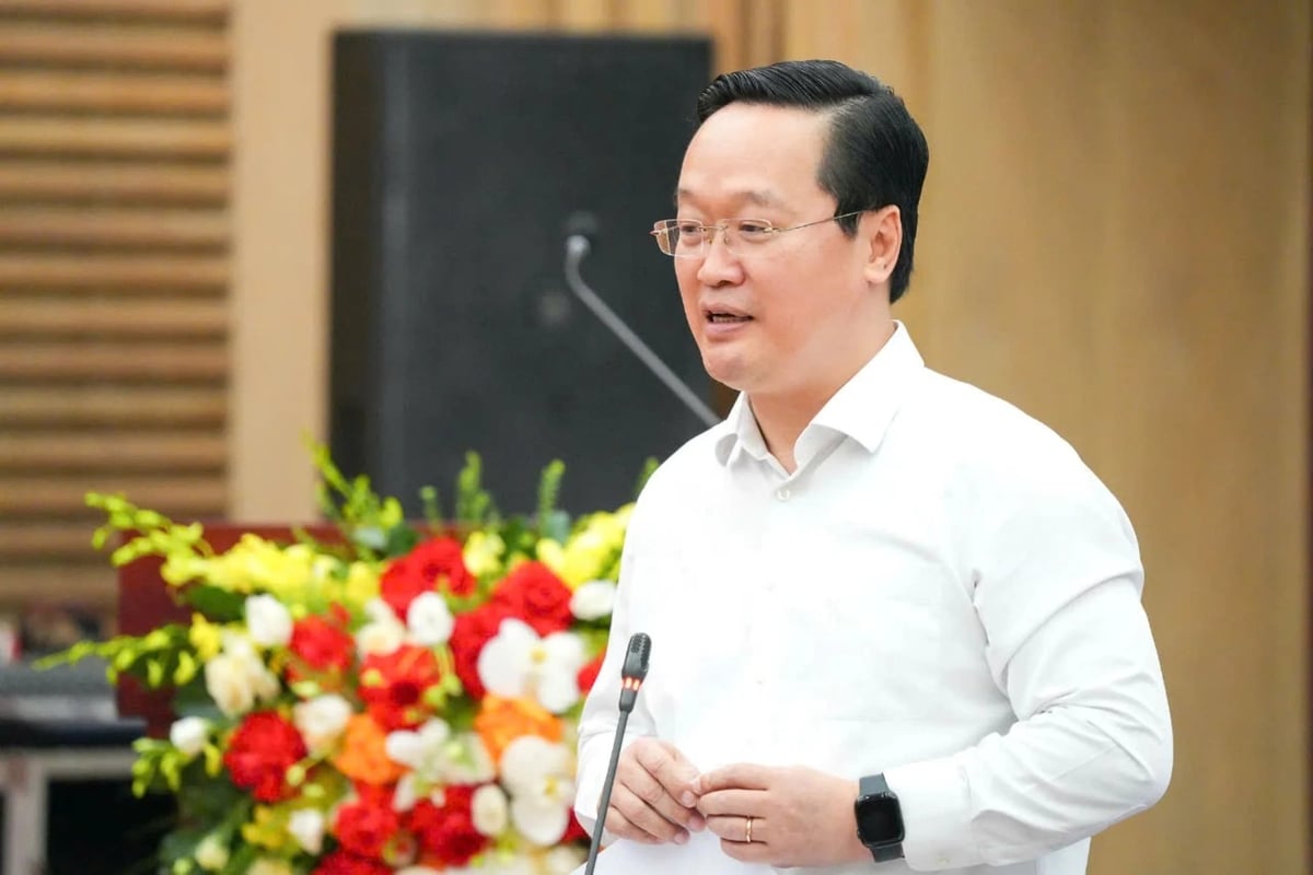Bí thư Tỉnh ủy Nghệ An Nguyễn Đức Trung báo cáo tại buổi làm việc với Tổng Bí thư và đoàn công tác Trung ương. Ảnh: Thành Cường. Bí thư Tỉnh ủy Nghệ An Nguyễn Đức Trung báo cáo tại buổi làm việc với Tổng Bí thư và đoàn công tác Trung ương. Ảnh: Thành Cường.