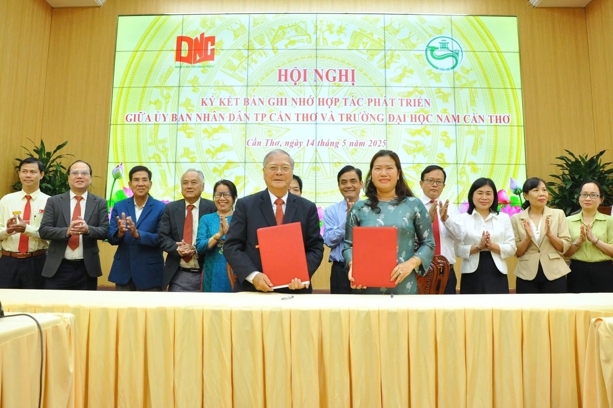 UBND TP Cần Thơ và Trường Đại học Nam Cần Thơ ký kết bản ghi nhớ hợp tác phát triển toàn diện. Ảnh: TT. UBND TP Cần Thơ và Trường Đại học Nam Cần Thơ ký kết bản ghi nhớ hợp tác phát triển toàn diện. Ảnh: TT.
