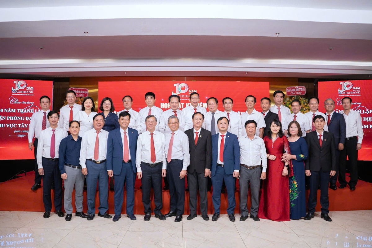 Agribank Tây Nam Bộ long trọng tổ chức họp mặt kỷ niệm 10 năm thành lập. Ảnh: MK. Agribank Tây Nam Bộ long trọng tổ chức họp mặt kỷ niệm 10 năm thành lập. Ảnh: MK.
