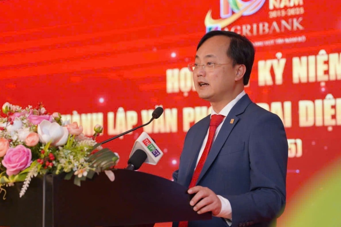 Ông Tô Huy Vũ - Bí thư Đảng ủy, Chủ tịch Hội đồng Thành viên Agribank - khẳng định sự đóng góp của Agribank Tây Nam Bộ đối với sự phát triển của toàn hệ thống. Ảnh: MK. Ông Tô Huy Vũ - Bí thư Đảng ủy, Chủ tịch Hội đồng Thành viên Agribank - khẳng định sự đóng góp của Agribank Tây Nam Bộ đối với sự phát triển của toàn hệ thống. Ảnh: MK.