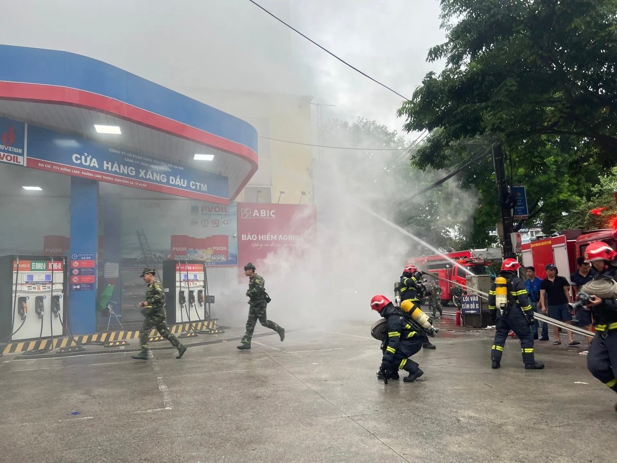UBND TP Hà Nội yêu cầu doanh nghiệp, người dân và các đơn vị tăng cường công tác PCCC và CNCH. Ảnh: Cao Sơn. UBND TP Hà Nội yêu cầu doanh nghiệp, người dân và các đơn vị tăng cường công tác PCCC và CNCH. Ảnh: Cao Sơn.