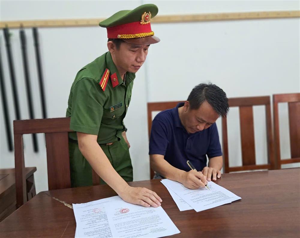 Nguyễn Sĩ Khoa tại cơ quan Công an. Ảnh: Bộ Công an. Nguyễn Sĩ Khoa tại cơ quan Công an. Ảnh: Bộ Công an.