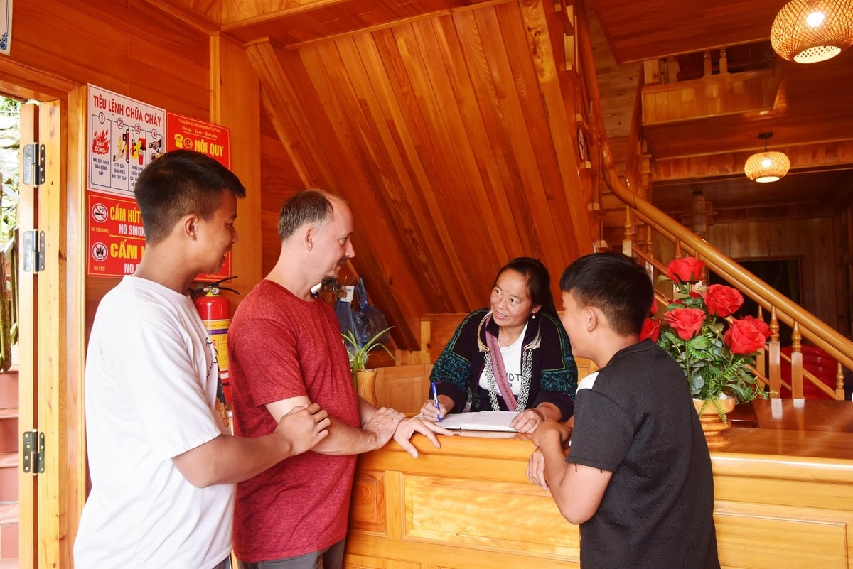 Du khách check in tại home stay ở Mường Hoa. Ảnh: Bích Hợp. Du khách check in tại home stay ở Mường Hoa. Ảnh: Bích Hợp.