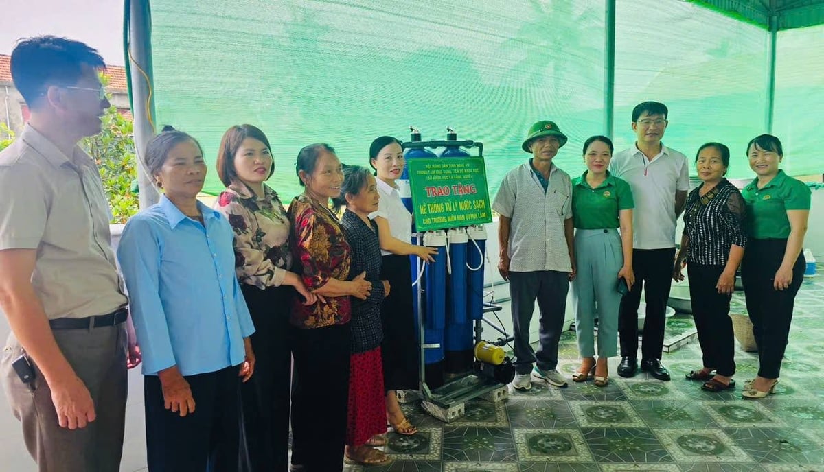 Trao tặng hệ thống xử lý nước sạch cho Trường Mầm non Quỳnh Lâm. Ảnh: Hữu Tình. Trao tặng hệ thống xử lý nước sạch cho Trường Mầm non Quỳnh Lâm. Ảnh: Hữu Tình.