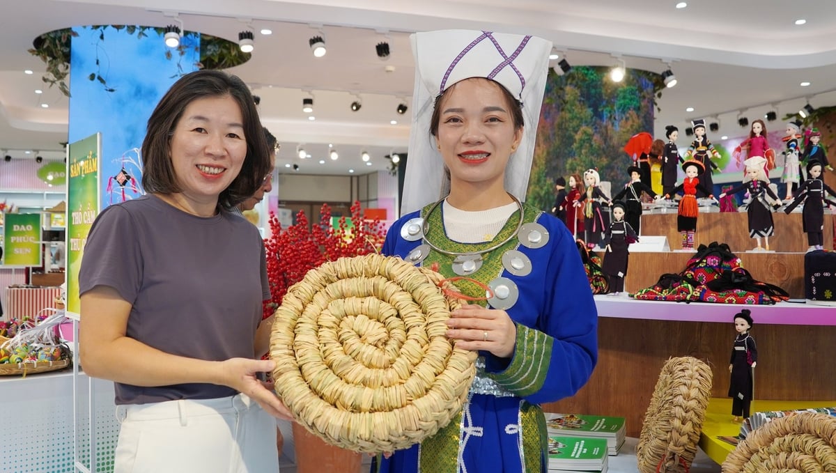 Các sản phẩm thủ công được làm bởi đồng bào dân tộc thiểu số và miền núi tỉnh Cao Bằng. Ảnh: Nguyễn Thủy. Các sản phẩm thủ công được làm bởi đồng bào dân tộc thiểu số và miền núi tỉnh Cao Bằng. Ảnh: Nguyễn Thủy.