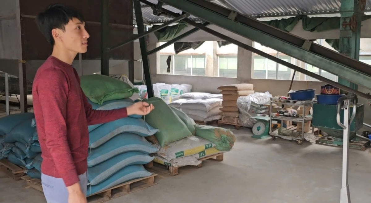 Dây chuyền chế biến cám thỏ được anh Tùng đầu tư hàng trăm triệu đồng. Ảnh: Quốc Toản. Dây chuyền chế biến cám thỏ được anh Tùng đầu tư hàng trăm triệu đồng. Ảnh: Quốc Toản.