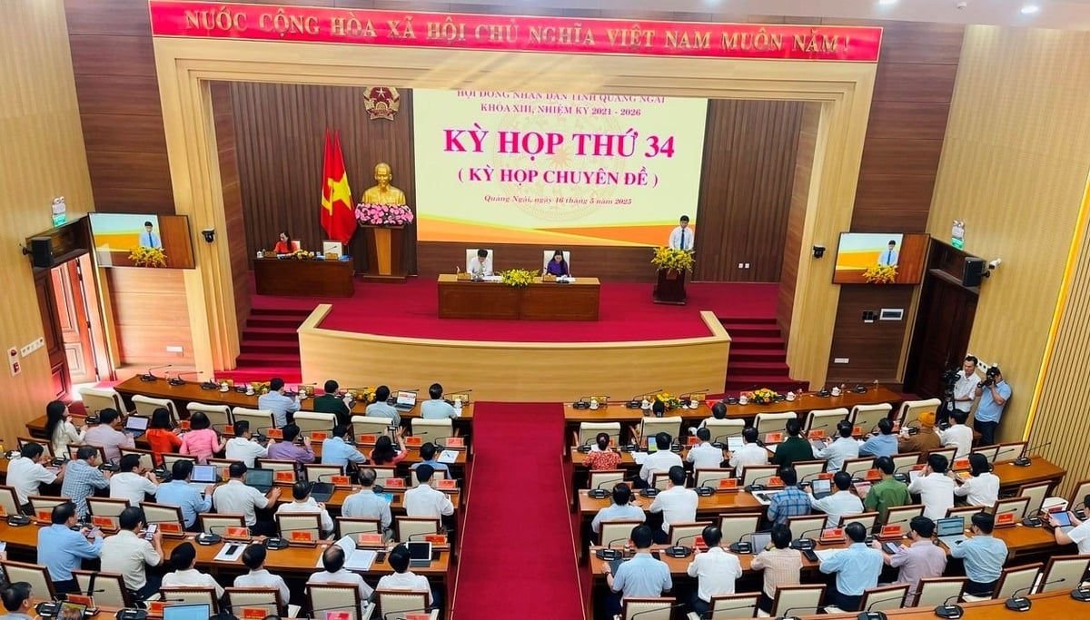 Kỳ họp thứ 34 (kỳ họp chuyên đề) HĐND tỉnh Quảng Ngãi khóa XIII, nhiệm kỳ 2021 - 2026. Ảnh: Võ Hà.
