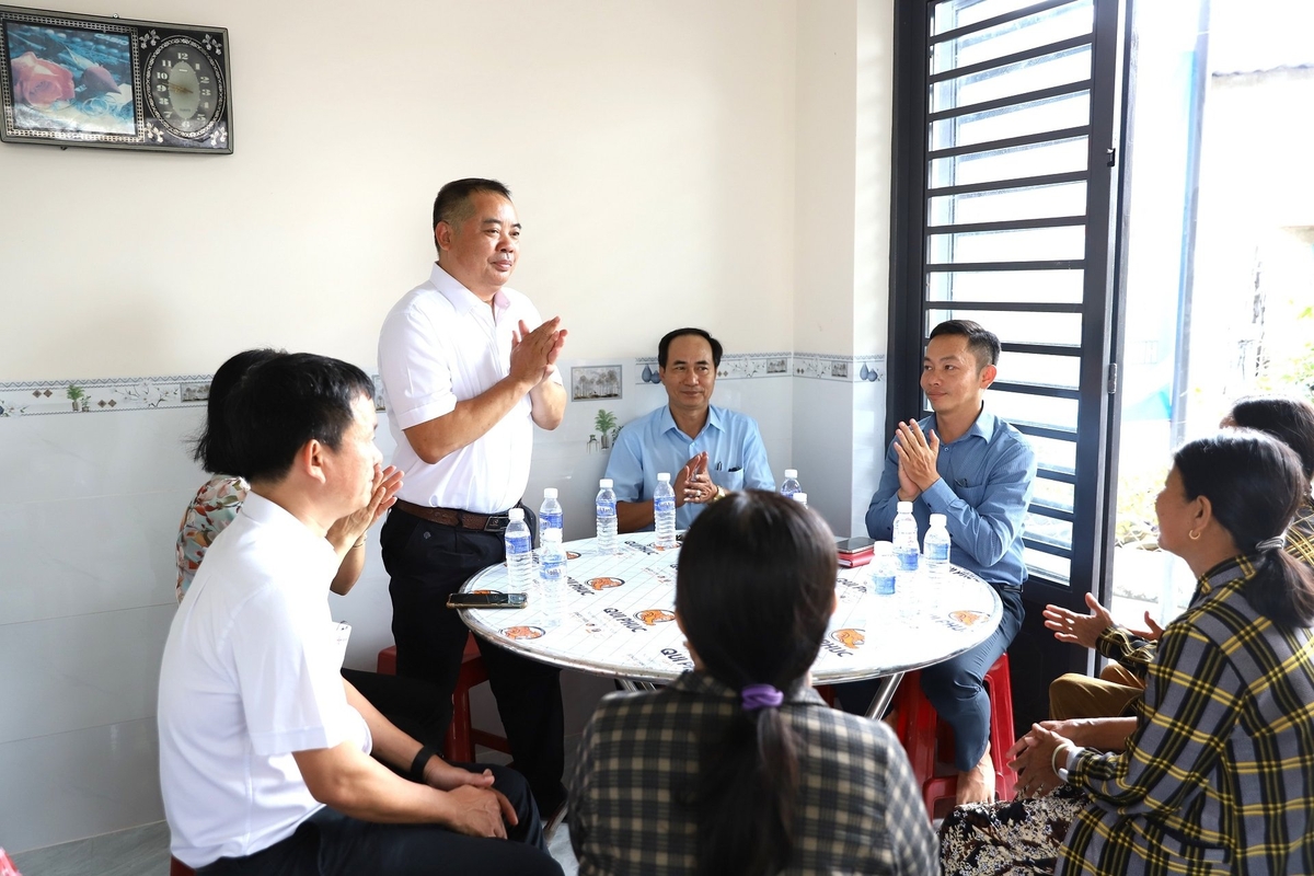 Ông Vũ Đình Quân - Phó Giám đốc Nhà máy Nhiệt điện Vĩnh Tân 4 - phát biểu tại Lễ bàn giao. Ảnh: Vĩnh Tân 4. Ông Vũ Đình Quân - Phó Giám đốc Nhà máy Nhiệt điện Vĩnh Tân 4 - phát biểu tại Lễ bàn giao. Ảnh: Vĩnh Tân 4.