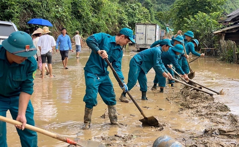 Lực lượng chức năng tham gia cứu hộ tại xã Mường Pồn, huyện Điện Biên. Ảnh: Trần Hương. Lực lượng chức năng tham gia cứu hộ tại xã Mường Pồn, huyện Điện Biên. Ảnh: Trần Hương.