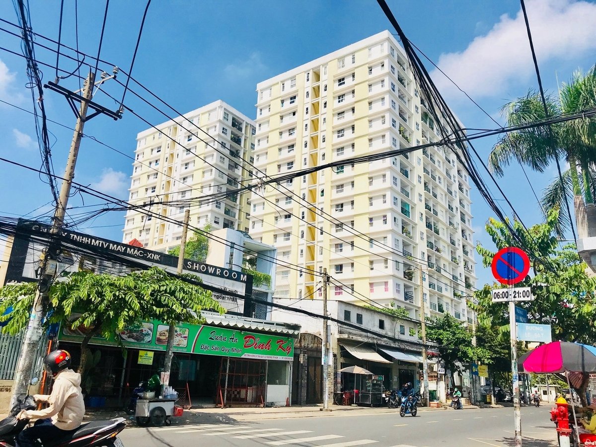 Một số dự án thương mại ở TP.HCM được tháo gỡ để cấp sổ hồng. Ảnh: Đình Du.