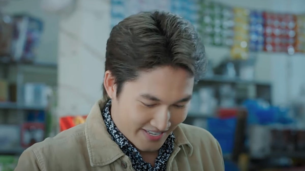 Còn Nguyên thì rất thích thú, còn đùa cô là 'vợ'. Ảnh CMH Còn Nguyên thì rất thích thú, còn đùa cô là 'vợ'. Ảnh CMH