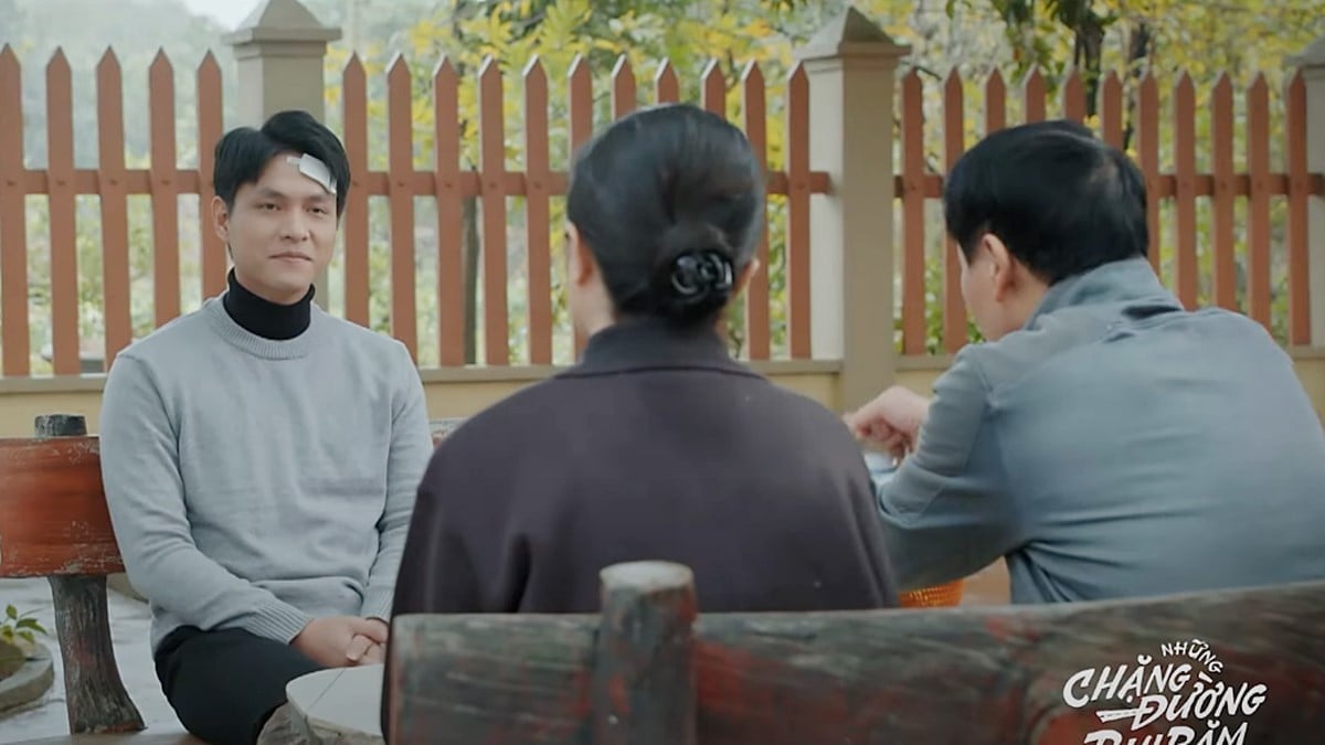 Hai người đã trao đổi thẳng thắn với Hậu. Ảnh CMH Hai người đã trao đổi thẳng thắn với Hậu. Ảnh CMH