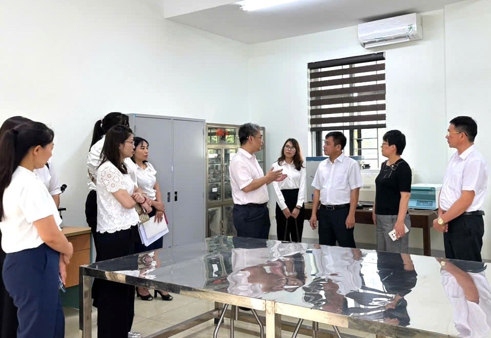 Sở Nông nghiệp và Môi trường Hà Giang trao đổi với Viện Nghiên cứu Thú y Khu tự trị dân tộc Choang về chăn nuôi và công tác phòng, chống dịch bệnh. Ảnh: VN. Sở Nông nghiệp và Môi trường Hà Giang trao đổi với Viện Nghiên cứu Thú y Khu tự trị dân tộc Choang về chăn nuôi và công tác phòng, chống dịch bệnh. Ảnh: VN.