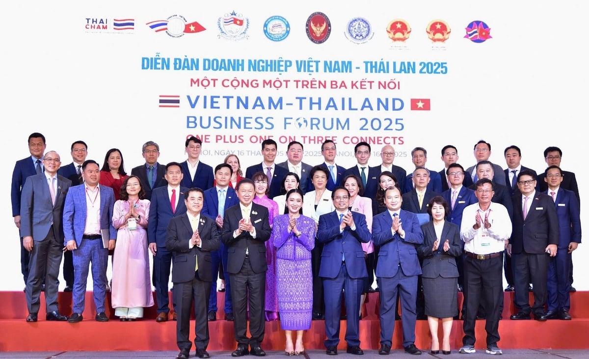 Chiều 16/5, tại Hà Nội diễn ra Diễn đàn Doanh nghiệp Việt Nam - Thái Lan 2025 với chủ đề Một cộng một trên ba kết nối, trong khuôn khổ chuyến thăm cấp nhà nước của Thủ tướng Thái Lan Paetongtarn Shinawatra. Ảnh: Kiều Chi. Chiều 16/5, tại Hà Nội diễn ra Diễn đàn Doanh nghiệp Việt Nam - Thái Lan 2025 với chủ đề Một cộng một trên ba kết nối, trong khuôn khổ chuyến thăm cấp nhà nước của Thủ tướng Thái Lan Paetongtarn Shinawatra. Ảnh: Kiều Chi.
