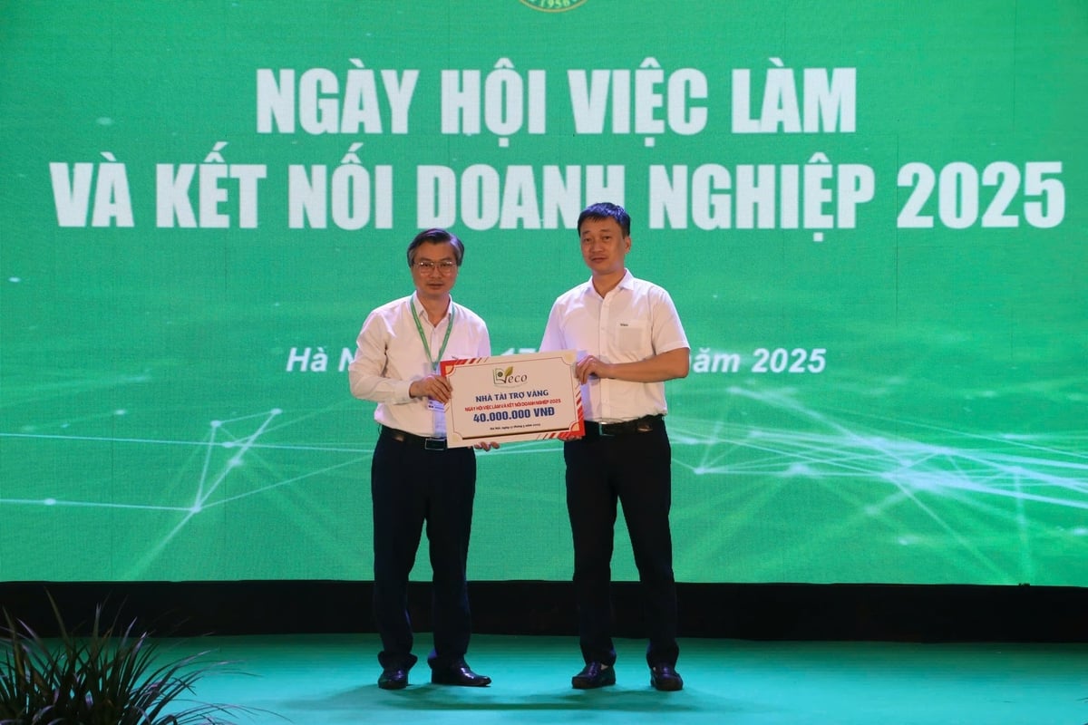 Ngày hội việc làm và kết nối doanh nghiệp năm 2025 với sự góp mặt của 60 doanh nghiệp. Ảnh: Hưng Giang. Ngày hội việc làm và kết nối doanh nghiệp năm 2025 với sự góp mặt của 60 doanh nghiệp. Ảnh: Hưng Giang.