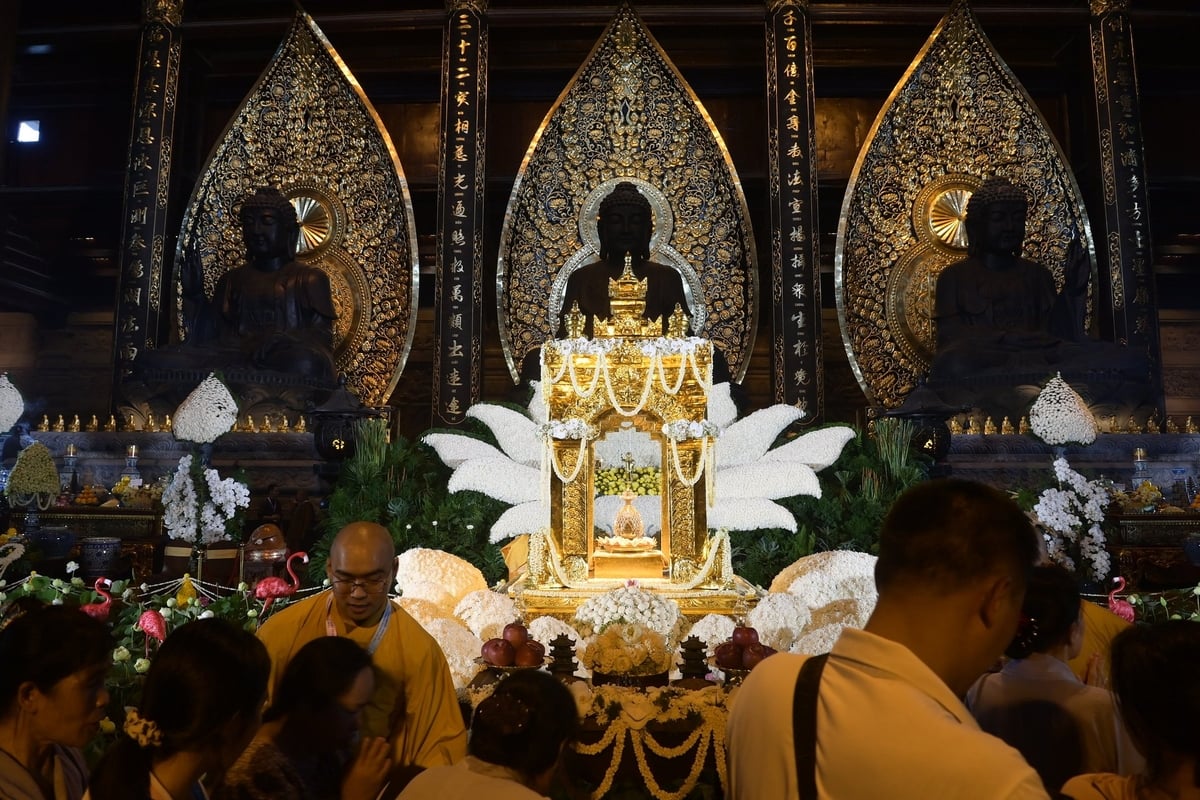 Xá lợi Phật được ngự tại điện Tam Thế. Ảnh: Việt Linh. Xá lợi Phật được ngự tại điện Tam Thế. Ảnh: Việt Linh.