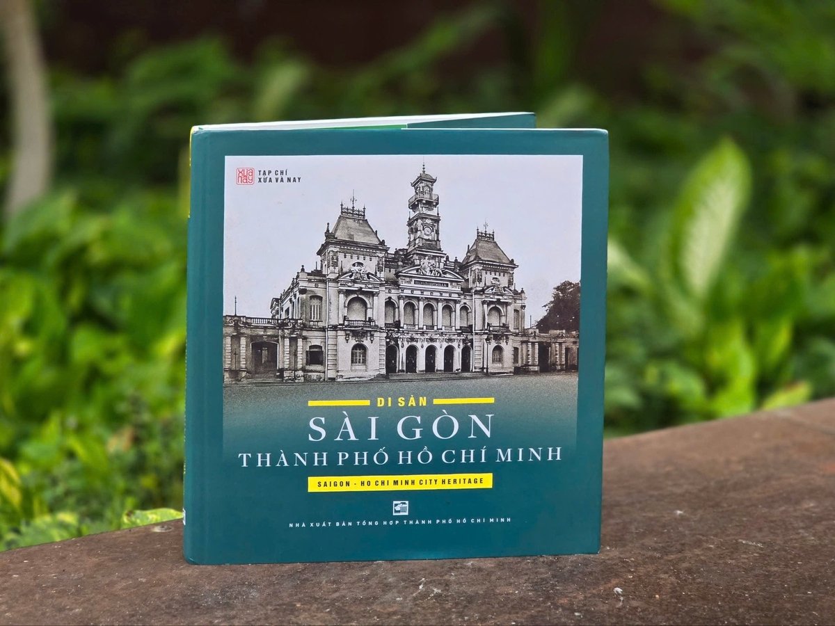 Tập sách ảnh 'Di sản Sài Gòn - Thành phố Hồ Chí Minh'. Tập sách ảnh 'Di sản Sài Gòn - Thành phố Hồ Chí Minh'.
