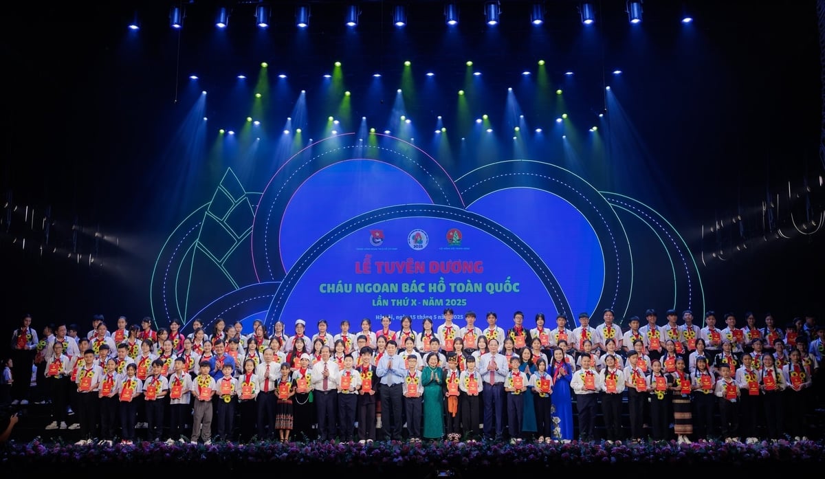 Diễn ra 5 năm một lần, Đại hội Cháu ngoan Bác Hồ Toàn quốc là 'ngày hội lớn' của thiếu nhi Việt Nam, nhằm biểu dương những gương thiếu nhi có thành tích xuất sắc tiêu biểu trong học tập, rèn luyện, thi đua thực hiện tốt 5 điều Bác Hồ dạy. Trong lần tổ chức thứ 10, đại hội có 500 đại biểu - đại diện cho gần 16 triệu thiếu niên, nhi đồng cả nước - tham dự. Ảnh: Viên An. Diễn ra 5 năm một lần, Đại hội Cháu ngoan Bác Hồ Toàn quốc là 'ngày hội lớn' của thiếu nhi Việt Nam, nhằm biểu dương những gương thiếu nhi có thành tích xuất sắc tiêu biểu trong học tập, rèn luyện, thi đua thực hiện tốt 5 điều Bác Hồ dạy. Trong lần tổ chức thứ 10, đại hội có 500 đại biểu - đại diện cho gần 16 triệu thiếu niên, nhi đồng cả nước - tham dự. Ảnh: Viên An.