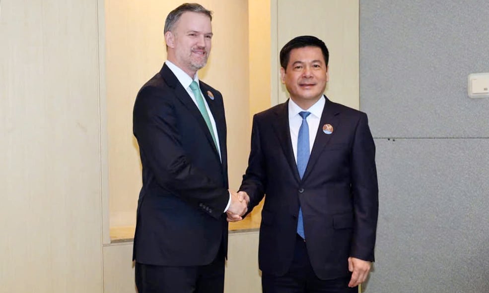 Bộ trưởng Nguyễn Hồng Diên và Trưởng đại diện Thương mại Jamieson Greer tại buổi gặp hôm 16/5. Ảnh: MOIT. Bộ trưởng Nguyễn Hồng Diên và Trưởng đại diện Thương mại Jamieson Greer tại buổi gặp hôm 16/5. Ảnh: MOIT.