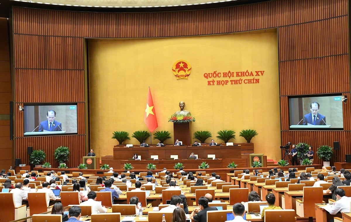 Chủ nhiệm Ủy ban Pháp luật và Tư pháp Hoàng Thanh Tùng trình bày Báo cáo thẩm tra. Ảnh: Lâm Hiển. Chủ nhiệm Ủy ban Pháp luật và Tư pháp Hoàng Thanh Tùng trình bày Báo cáo thẩm tra. Ảnh: Lâm Hiển.