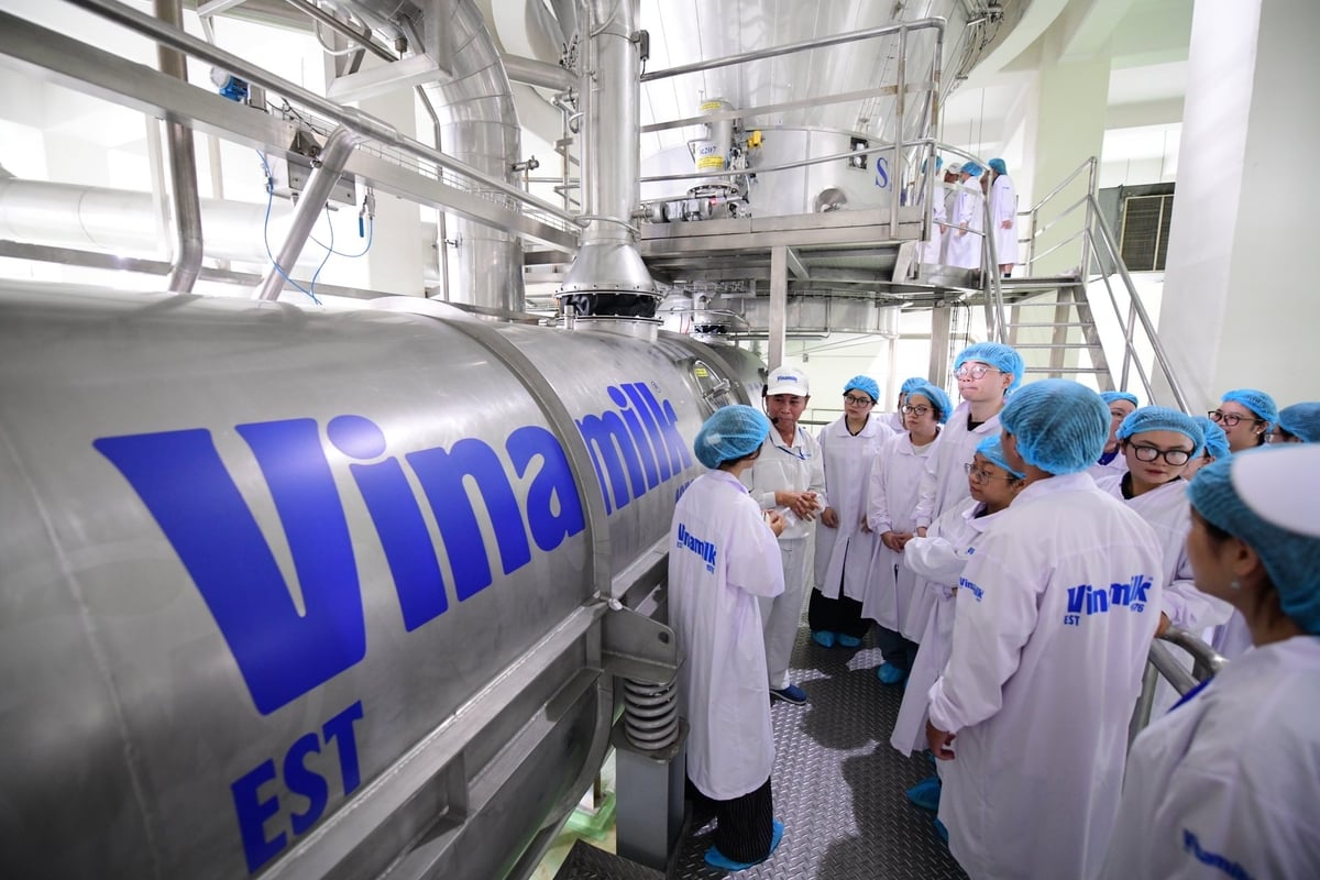 Công suất tháp sấy trong nhà máy của Vinamik có thể cung ứng khẩu phần sữa cho hàng triệu trẻ em mỗi ngày. Ảnh: Viên An. Công suất tháp sấy trong nhà máy của Vinamik có thể cung ứng khẩu phần sữa cho hàng triệu trẻ em mỗi ngày. Ảnh: Viên An.