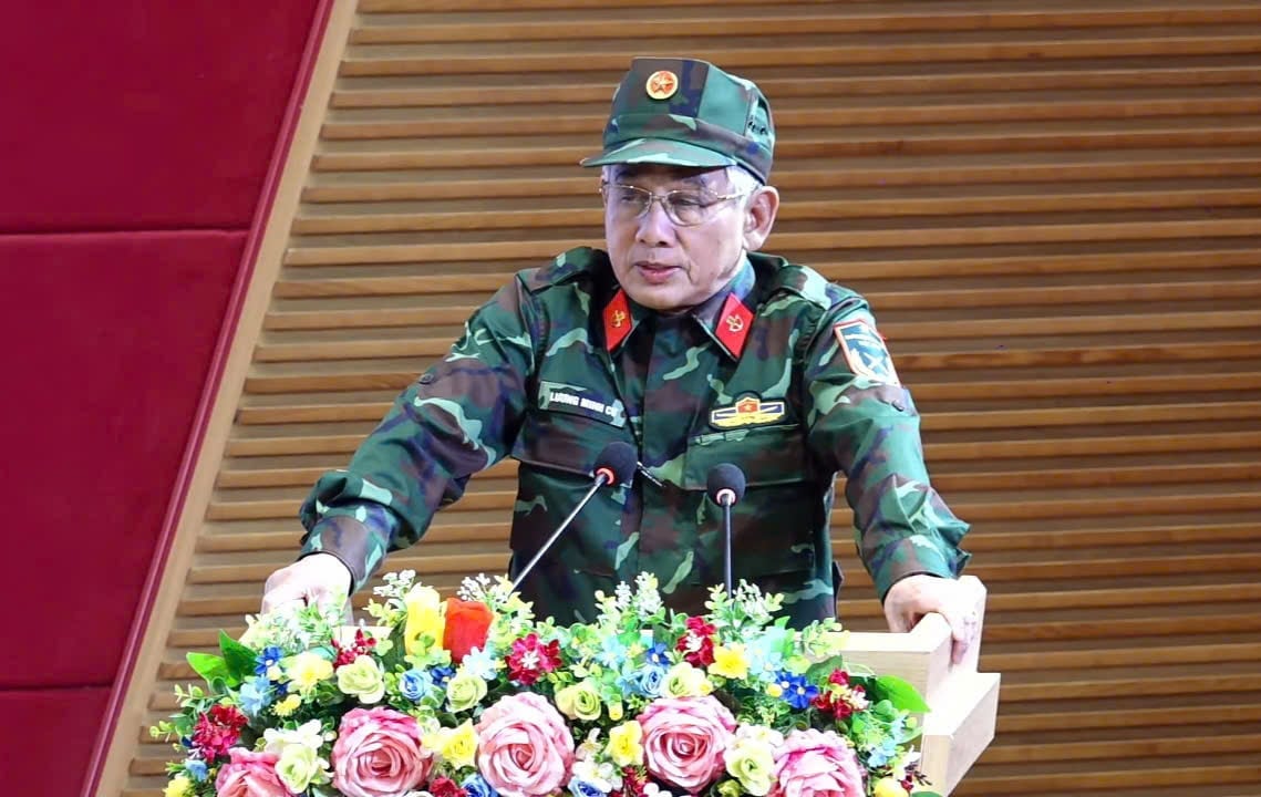 PGS.TS Lương Minh Cừ, Hiệu trưởng, Chủ tịch Hội Cựu chiến binh Trường Đại học Cửu Long, phát biểu tại buổi giao lưu. Ảnh: Hồ Thảo. PGS.TS Lương Minh Cừ, Hiệu trưởng, Chủ tịch Hội Cựu chiến binh Trường Đại học Cửu Long, phát biểu tại buổi giao lưu. Ảnh: Hồ Thảo.
