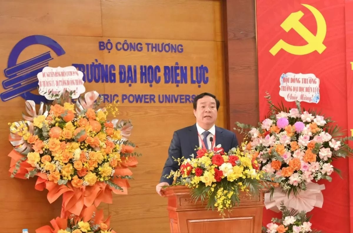 NGƯT.PGS.TS Vũ Đình Ngọ - Bí thư Đảng ủy, Chủ tịch Hội đồng trường phát biểu. Ảnh: EPU. NGƯT.PGS.TS Vũ Đình Ngọ - Bí thư Đảng ủy, Chủ tịch Hội đồng trường phát biểu. Ảnh: EPU.