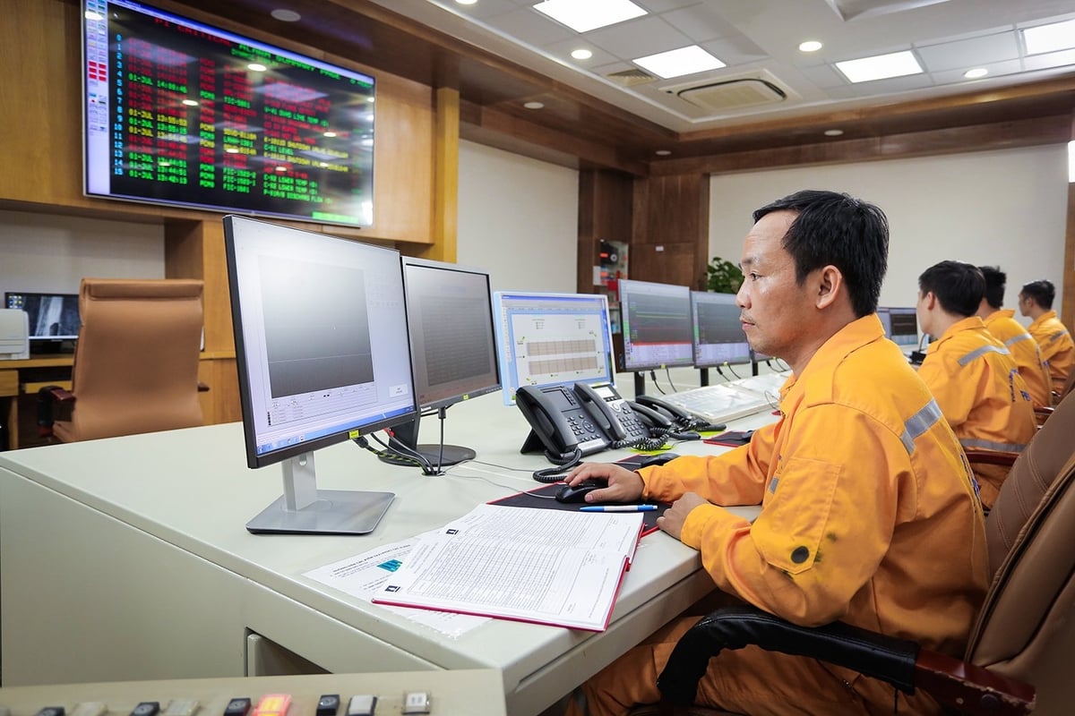Các cán bộ, kỹ sư điều hành hoạt động của Nhà máy Xử lý khí Dinh Cố. Ảnh: Petrovietnam. Các cán bộ, kỹ sư điều hành hoạt động của Nhà máy Xử lý khí Dinh Cố. Ảnh: Petrovietnam.