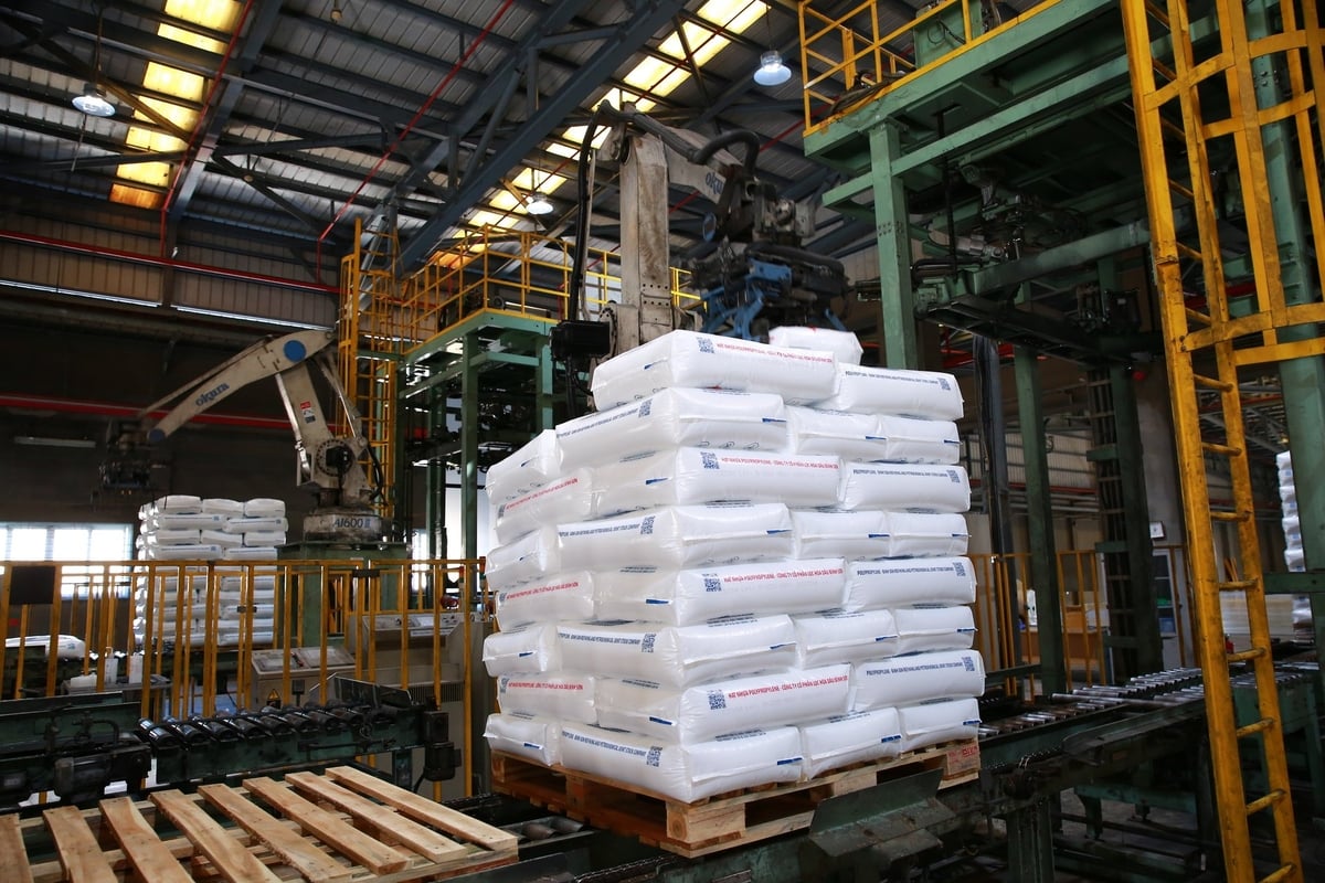 Sản phẩm hạt nhựa mới PP định hình nhiệt TF4035 do BSR nghiên cứu, sản xuất. Ảnh: Petrovietnam. Sản phẩm hạt nhựa mới PP định hình nhiệt TF4035 do BSR nghiên cứu, sản xuất. Ảnh: Petrovietnam.