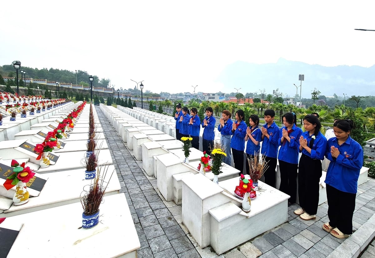 Nghĩa trang Liệt sỹ Quốc gia Vị Xuyên nơi kiểm lâm viên Trần Văn Khiên và Trương Thị Lan yên nghỉ. Ảnh: Đào Thanh. Nghĩa trang Liệt sỹ Quốc gia Vị Xuyên nơi kiểm lâm viên Trần Văn Khiên và Trương Thị Lan yên nghỉ. Ảnh: Đào Thanh.