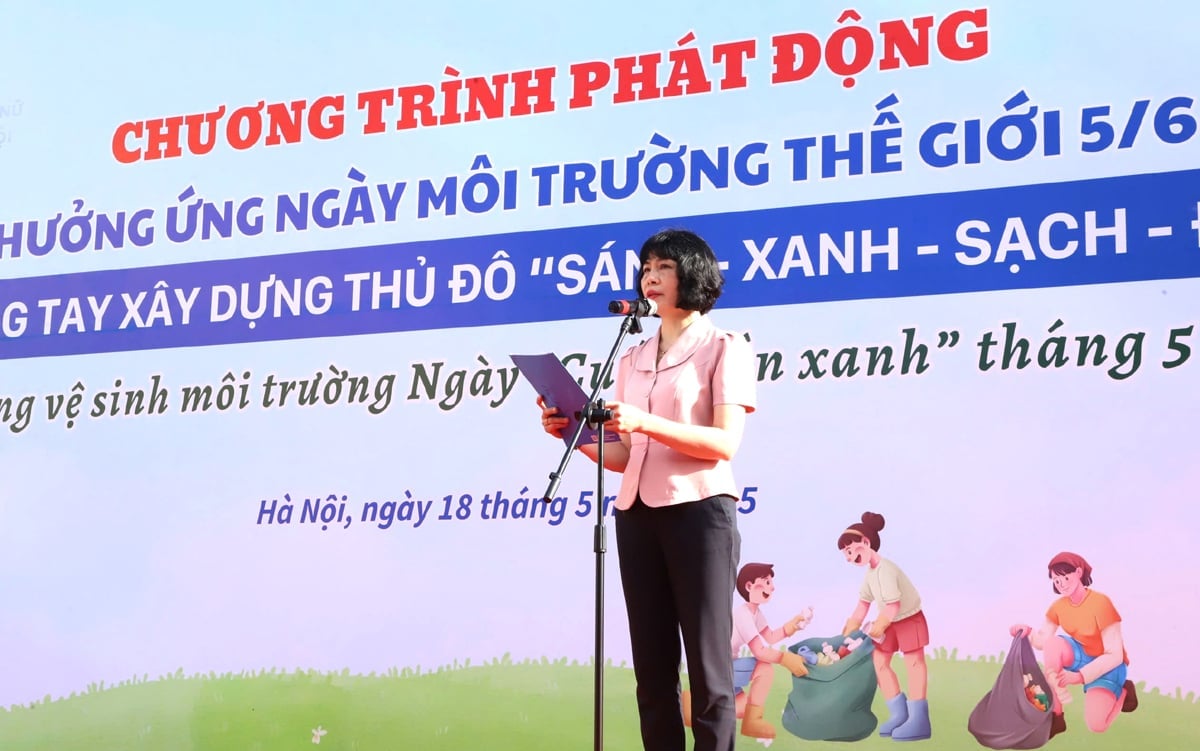 Bà Trịnh Thị Huệ, Quận ủy viên, Chủ tịch Hội LHPN quận Hoàn Kiếm đã phát động hưởng ứng Ngày Môi trường Thế giới 5/6 trong các cấp Hội phụ nữ Quận. Bà Trịnh Thị Huệ, Quận ủy viên, Chủ tịch Hội LHPN quận Hoàn Kiếm đã phát động hưởng ứng Ngày Môi trường Thế giới 5/6 trong các cấp Hội phụ nữ Quận.
