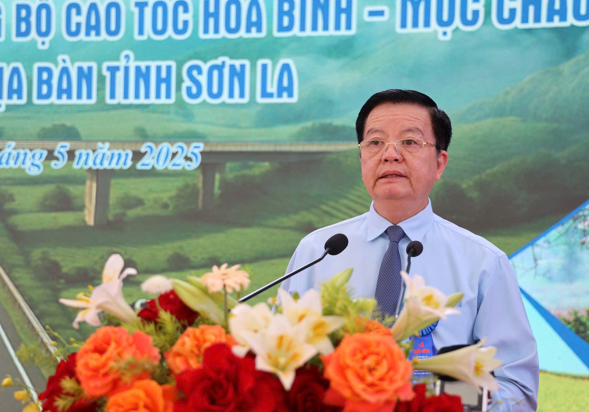 Ông Mai Văn Chính, Phó Thủ tướng Chính phủ phát biểu chỉ đạo tại Lễ khởi công. Ảnh: Nguyễn Nga. Ông Mai Văn Chính, Phó Thủ tướng Chính phủ phát biểu chỉ đạo tại Lễ khởi công. Ảnh: Nguyễn Nga.
