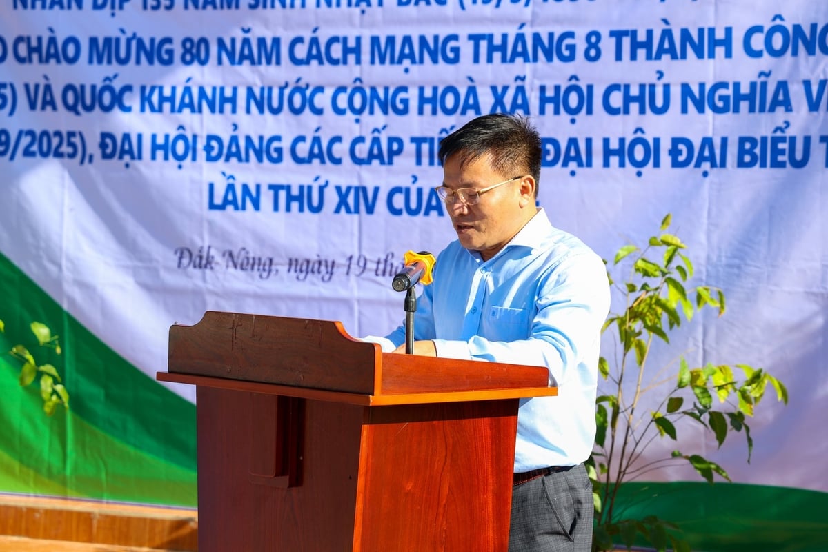 Ông Khương Thanh Long, Giám đốc Vườn quốc gia Tà Đùng cho biết, đơn vị đặt mục tiêu trồng thêm 15.000 cây xanh trong năm 2025. Ảnh: Khải Hoàn. Ông Khương Thanh Long, Giám đốc Vườn quốc gia Tà Đùng cho biết, đơn vị đặt mục tiêu trồng thêm 15.000 cây xanh trong năm 2025. Ảnh: Khải Hoàn.
