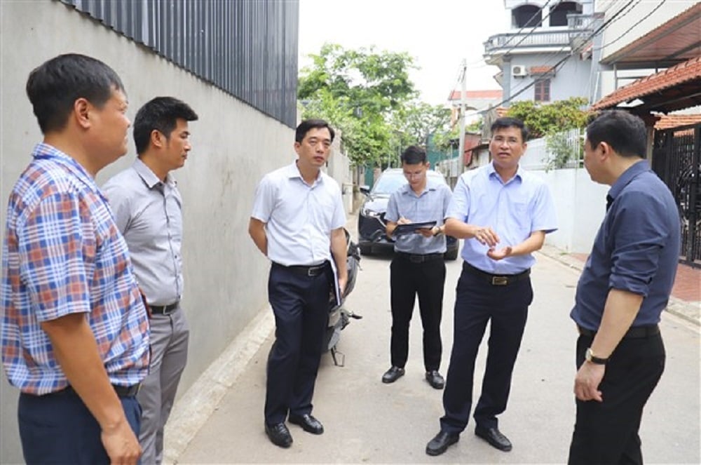 Kiểm tra quản lý đất đai, trật tự xây dựng trên địa bàn huyện Gia Lâm. Ảnh: Huyện Gia Lâm. Kiểm tra quản lý đất đai, trật tự xây dựng trên địa bàn huyện Gia Lâm. Ảnh: Huyện Gia Lâm.