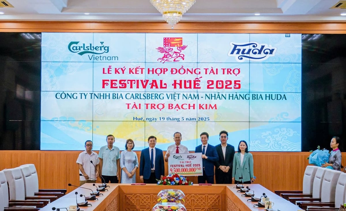 Công ty TNHH Carlsberg Việt Nam là nhà tài trợ 'bạch kim' cho Festival Huế 2025. Ảnh: Văn Dinh. Công ty TNHH Carlsberg Việt Nam là nhà tài trợ 'bạch kim' cho Festival Huế 2025. Ảnh: Văn Dinh.