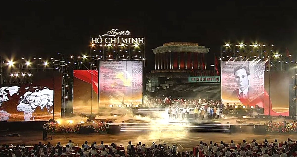 Chương trình nghệ thuật ‘Người là Hồ Chí Minh’ - Khúc tráng ca dâng Người. Ảnh: (Nguồn: VTV1). Chương trình nghệ thuật ‘Người là Hồ Chí Minh’ - Khúc tráng ca dâng Người. Ảnh: (Nguồn: VTV1).