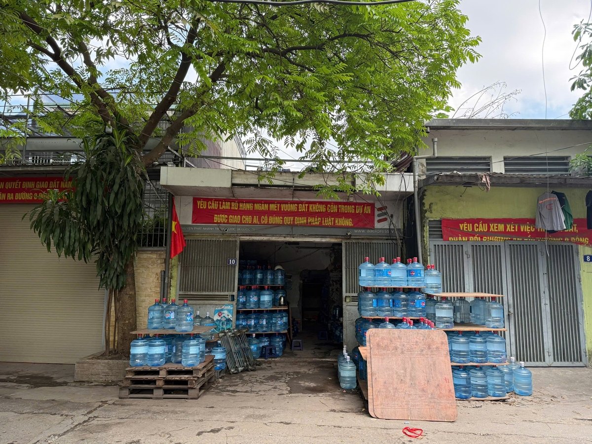 UBND quận Thanh Xuân tạm dừng cưỡng chế thu đồi đất đối với các hộ dân tại tổ 14, phường Thanh Xuân Trung. Ảnh: Cao Sơn. UBND quận Thanh Xuân tạm dừng cưỡng chế thu đồi đất đối với các hộ dân tại tổ 14, phường Thanh Xuân Trung. Ảnh: Cao Sơn.