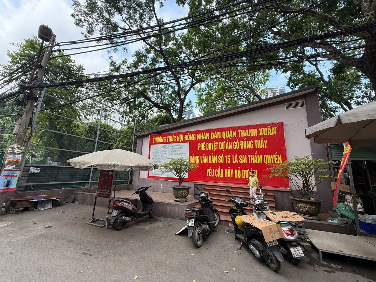 Hàng chục hộ dân không đồng tình với việc thu hồi đất để thực hiện Dự án tu bổ, tôn tạo di tích lịch sử Gò Đống Thây. Ảnh: Cao Sơn. Hàng chục hộ dân không đồng tình với việc thu hồi đất để thực hiện Dự án tu bổ, tôn tạo di tích lịch sử Gò Đống Thây. Ảnh: Cao Sơn.