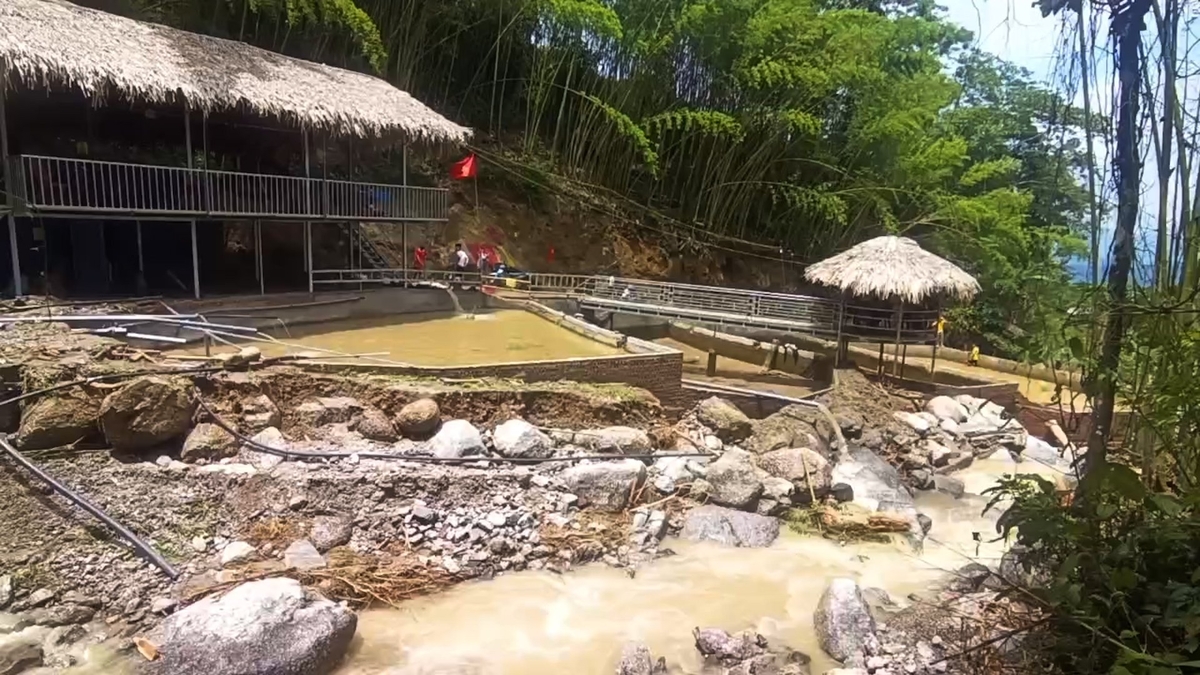 Trang trại cá tầm, cá hồi ở thôn Nà Đông (xã Chu Hương) bị lũ quét tràn qua gây thiệt hại nghiêm trọng. Ảnh: Ngọc Tú. Trang trại cá tầm, cá hồi ở thôn Nà Đông (xã Chu Hương) bị lũ quét tràn qua gây thiệt hại nghiêm trọng. Ảnh: Ngọc Tú.