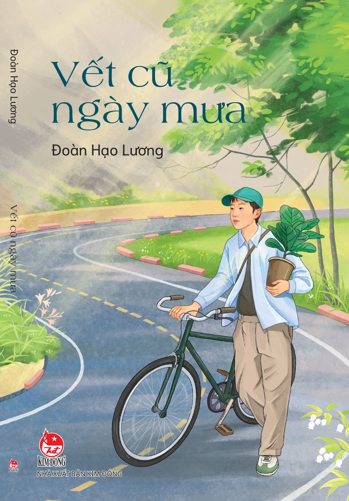 Tập tản văn 'Vết cũ ngày mưa'. Tập tản văn 'Vết cũ ngày mưa'.